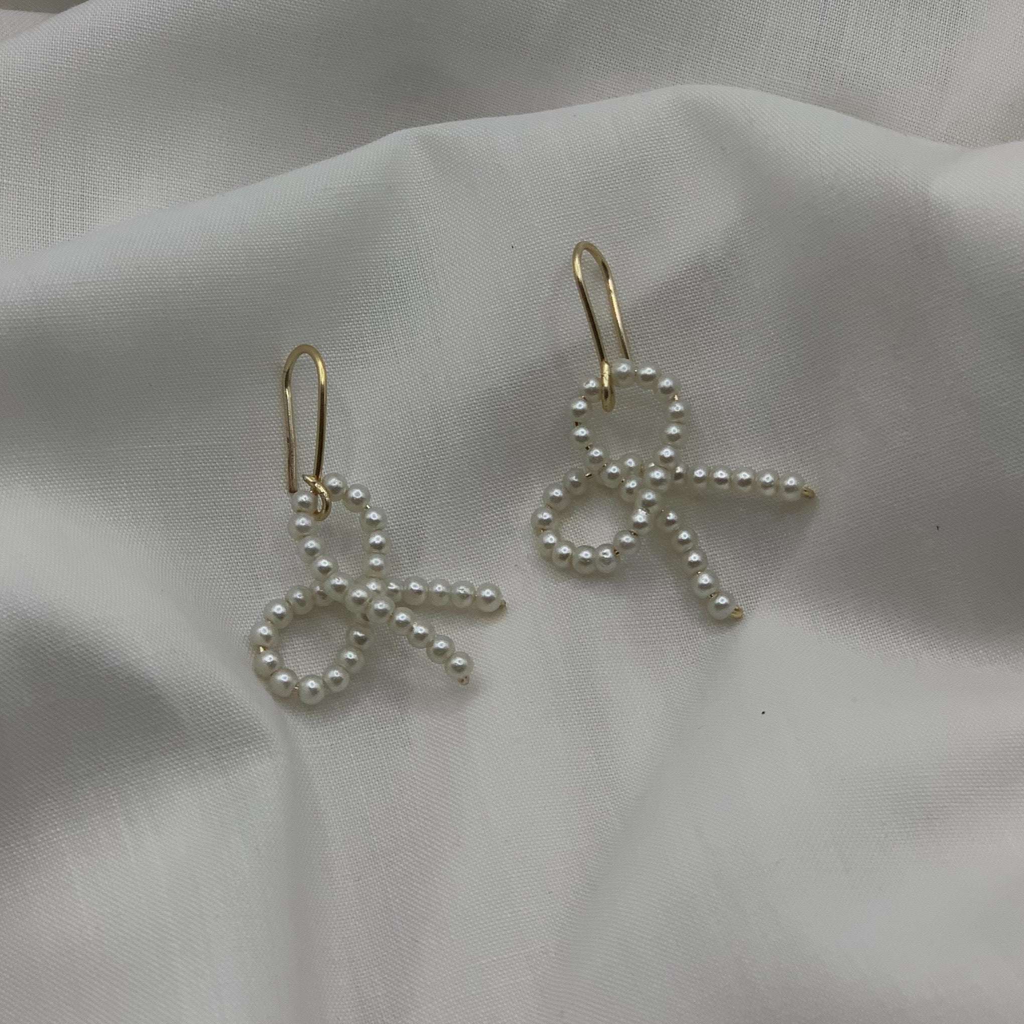 Pearly bow earrings